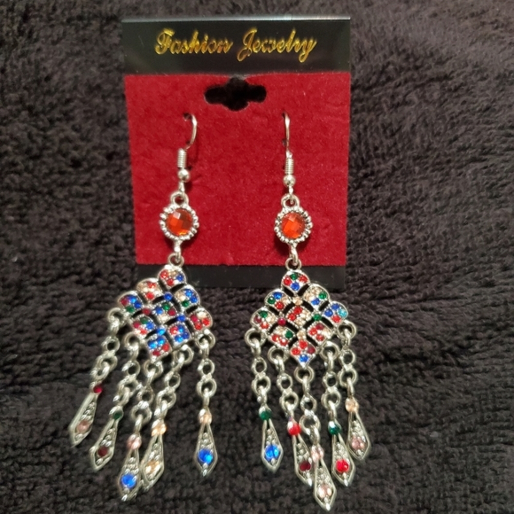 Costume Jewelry Hook-on E Earrings.